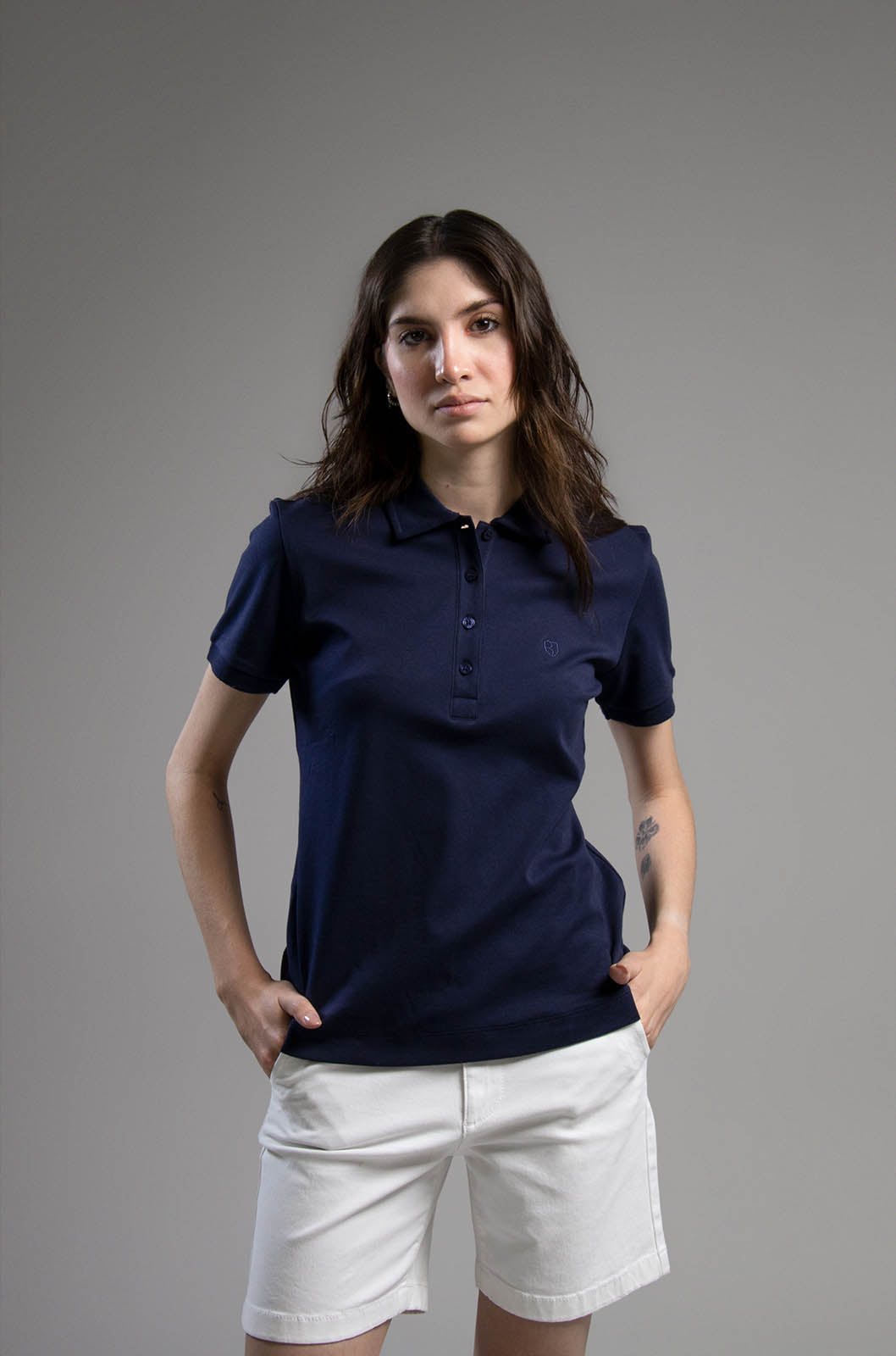 Playera tipo polo para dama de algodón pima color azul oscuro con botones  en pecho