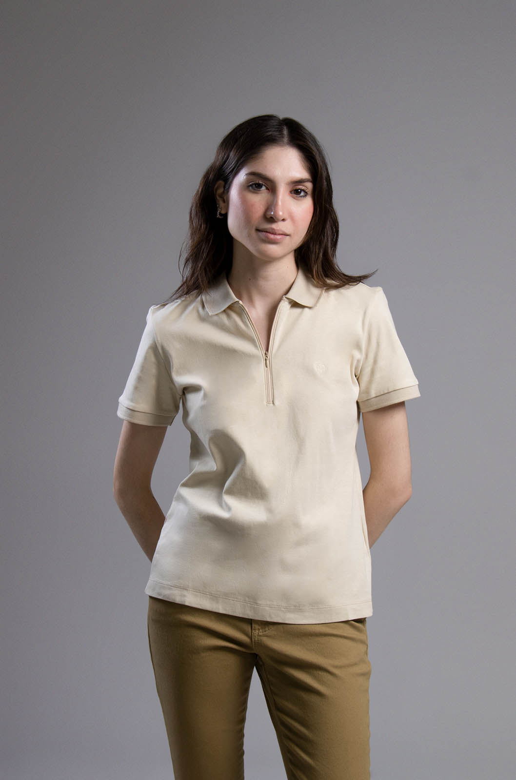 Playera tipo polo para dama de algodón pima color beige con