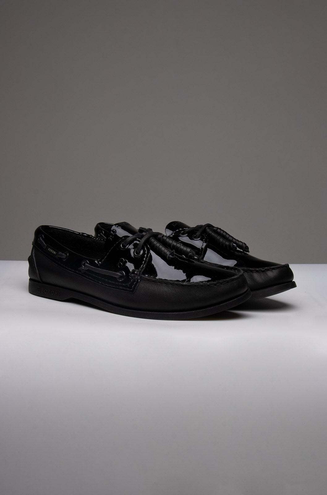 CALZADO MARINERO BORONI NEGRO/CHAROL DE PIEL