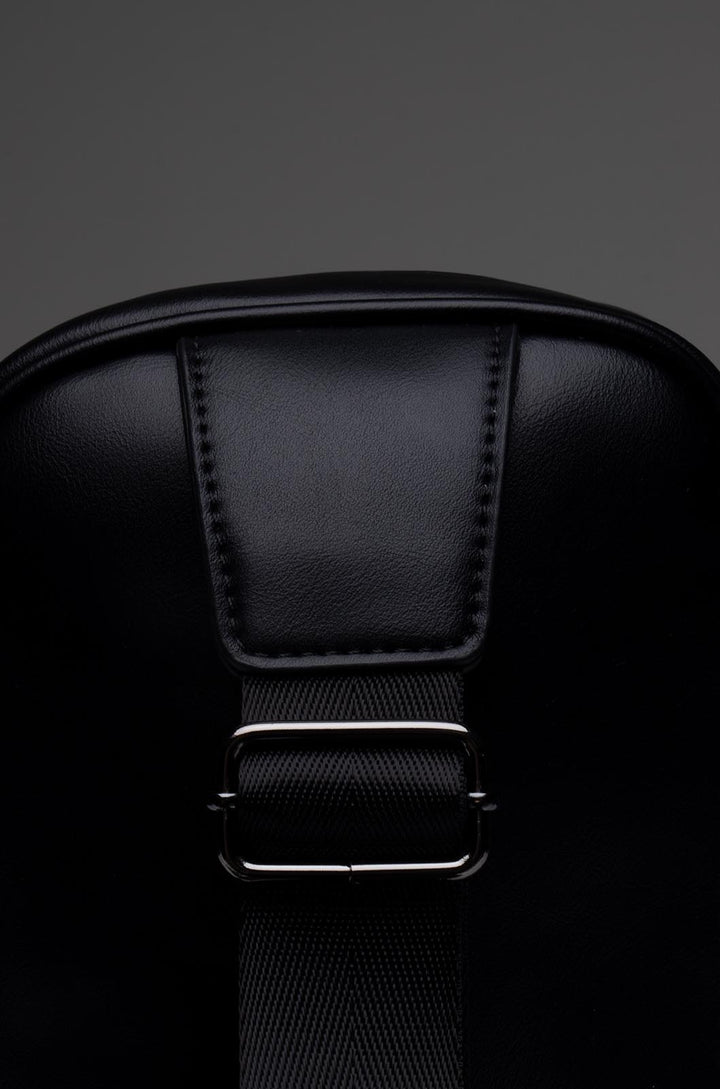 PECHERA ONE STRAP | NEGRO CORREA AJUSTABLE
