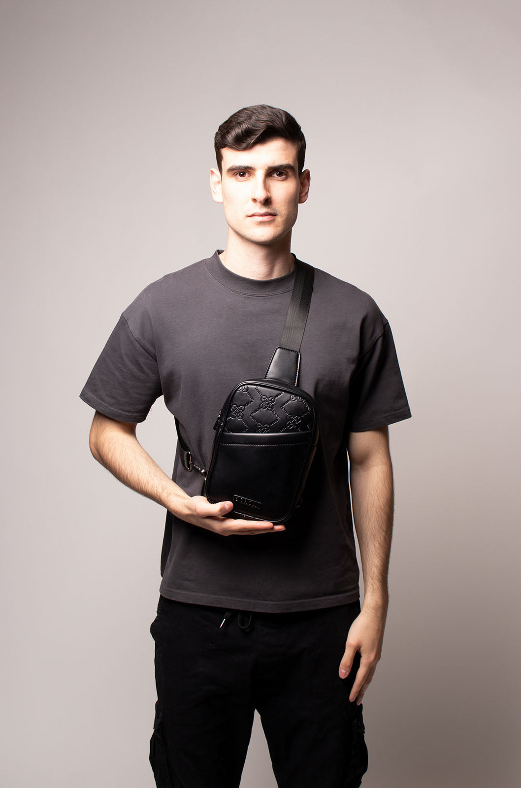 PECHERA ONE STRAP | NEGRO CORREA AJUSTABLE