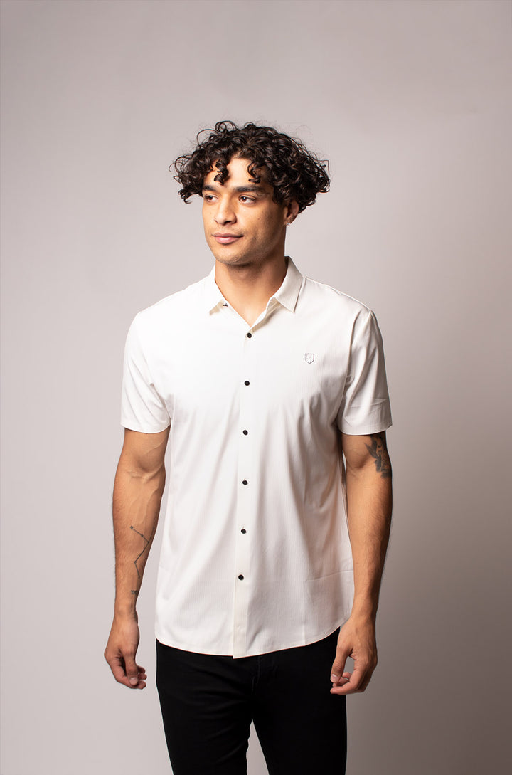 CAMISA MANGA CORTA CON LINEAS AL TONO | BLANCA