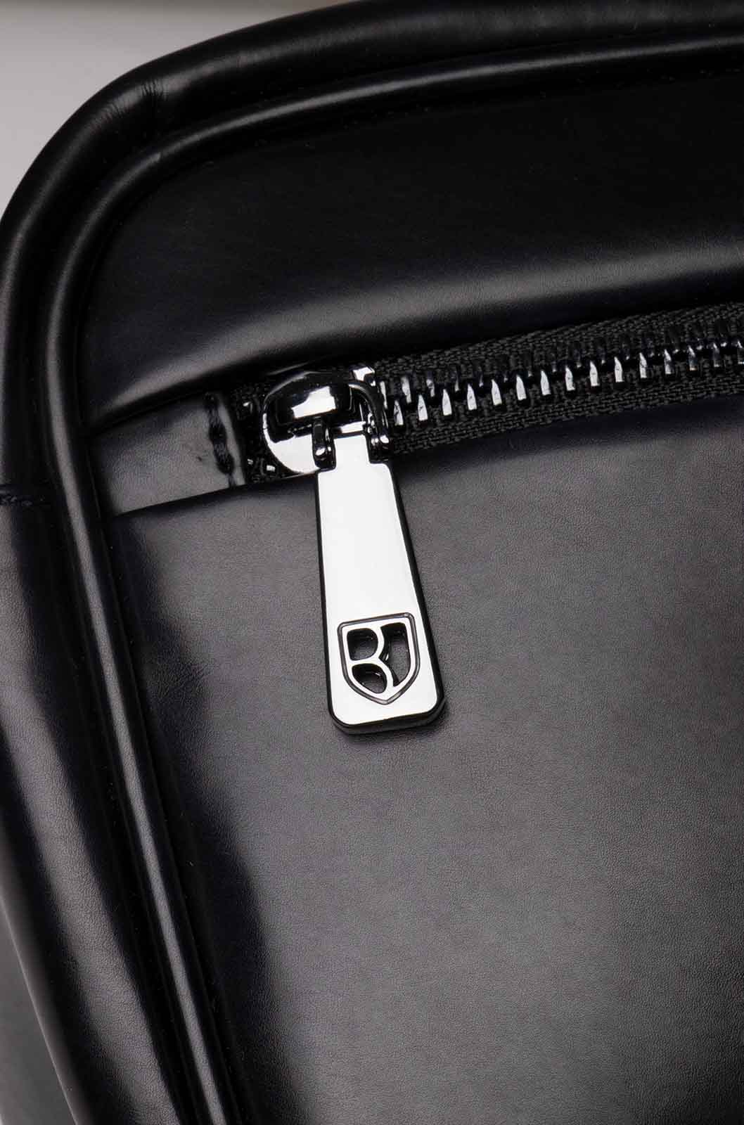 BANDOLERA CROSSBODY | NEGRO/PLATA CON CORREA AJUSTABLE