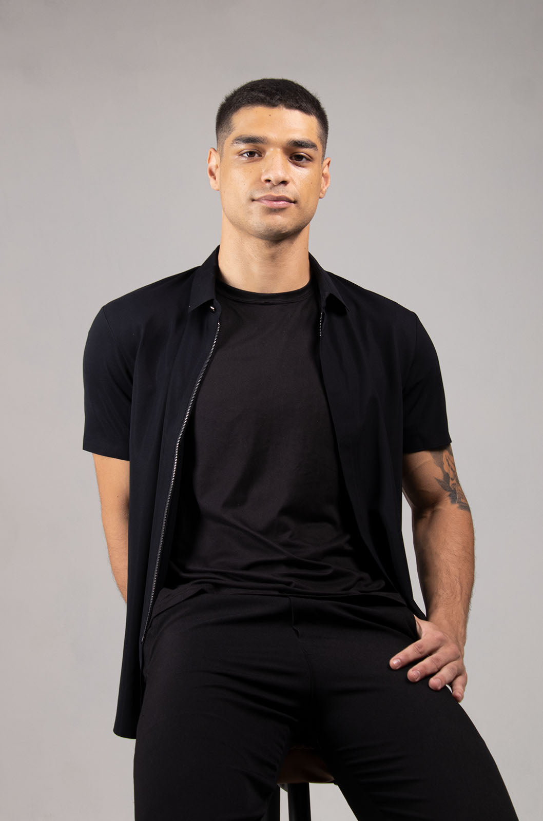 CAMISA MANGA CORTA CREMALLERA COLECCIÓN LUXURY | NEGRO