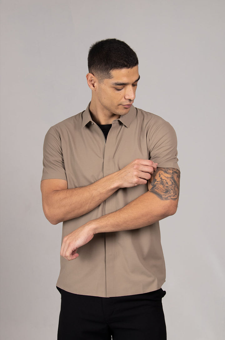 CAMISA MANGA CORTA CREMALLERA COLECCIÓN LUXURY | KHAKI