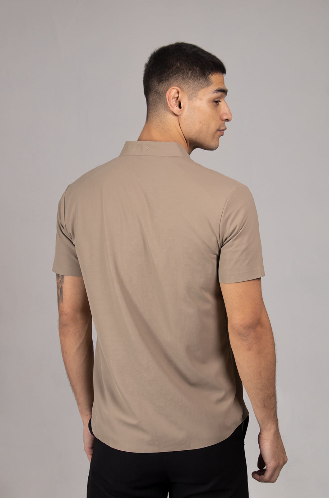 CAMISA MANGA CORTA CREMALLERA COLECCIÓN LUXURY | KHAKI
