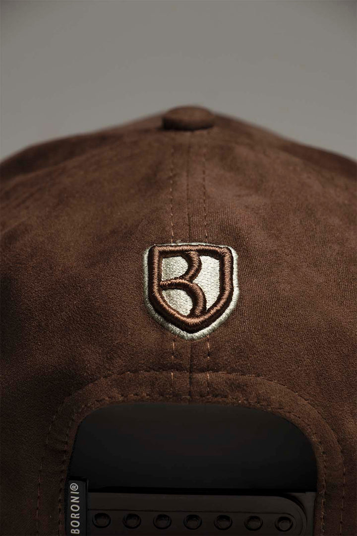GORRA CURVA BORDADO BORONI | MARRON