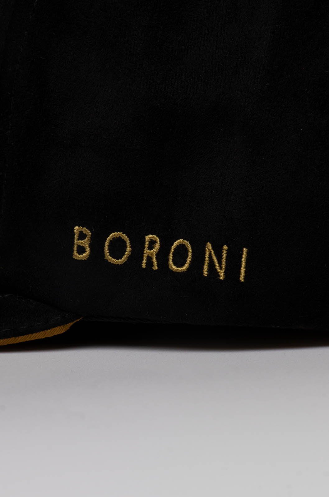 GORRA CLASSIC LOGO NEGRO/DORADO