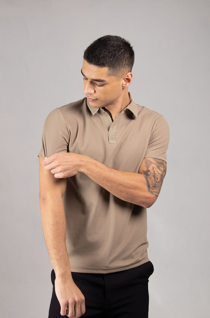 PLAYERA TIPO POLO MANGA CORTA COLECCIÓN LUXURY | KHAKI