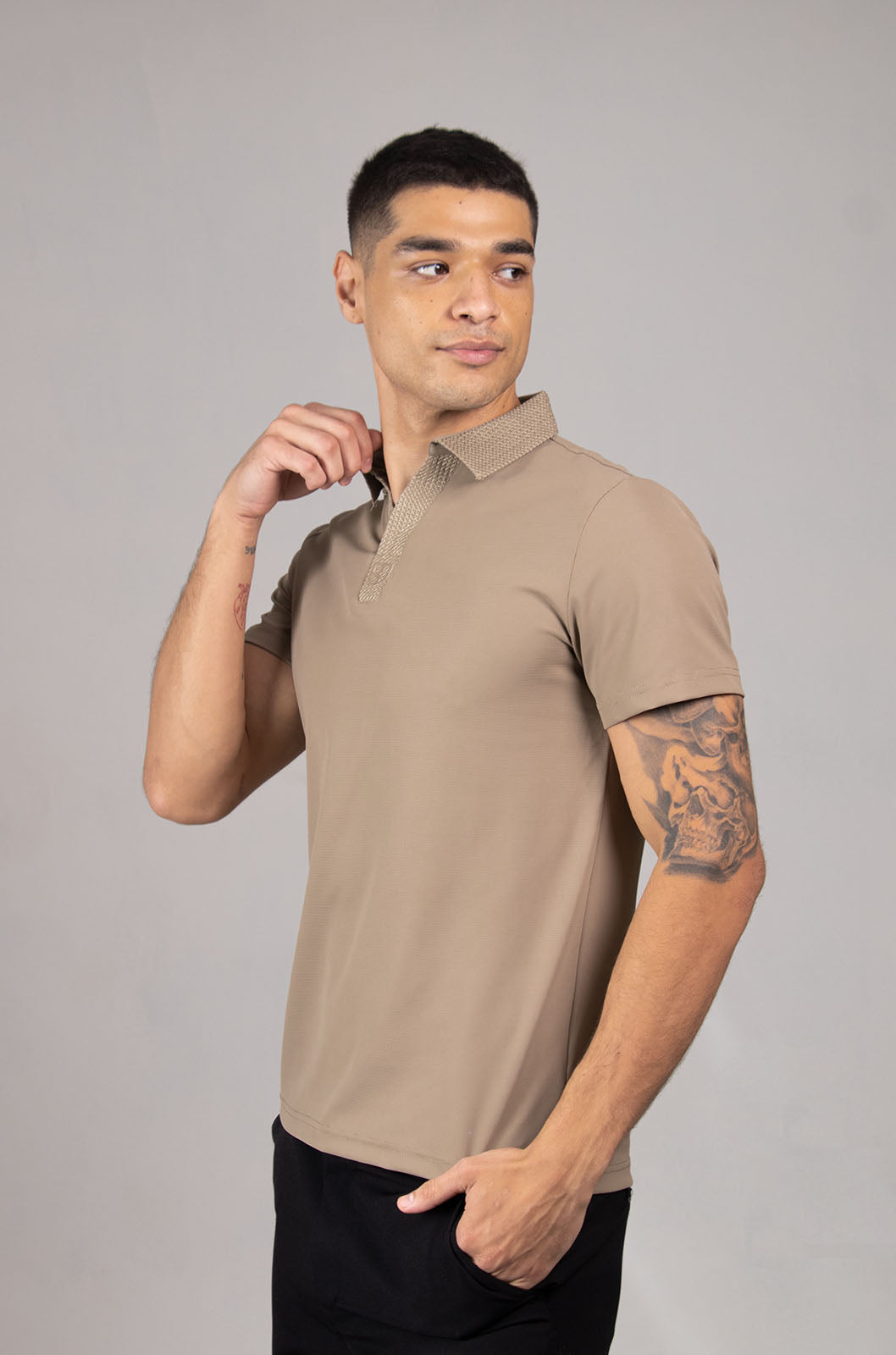PLAYERA TIPO POLO MANGA CORTA COLECCIÓN LUXURY | KHAKI