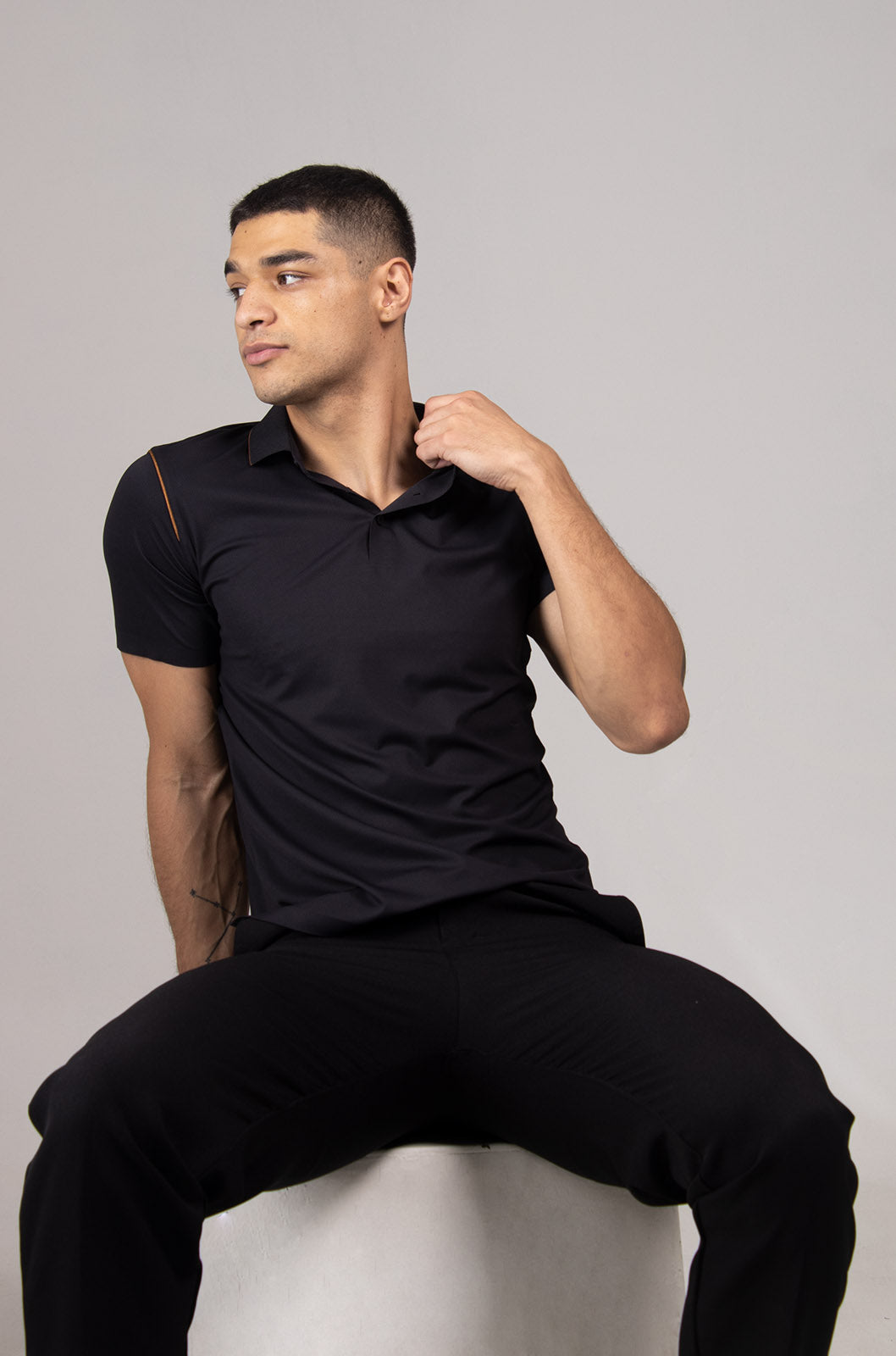 PLAYERA TIPO POLO COLECCION LUXURY | NEGRO/PALE GOLD