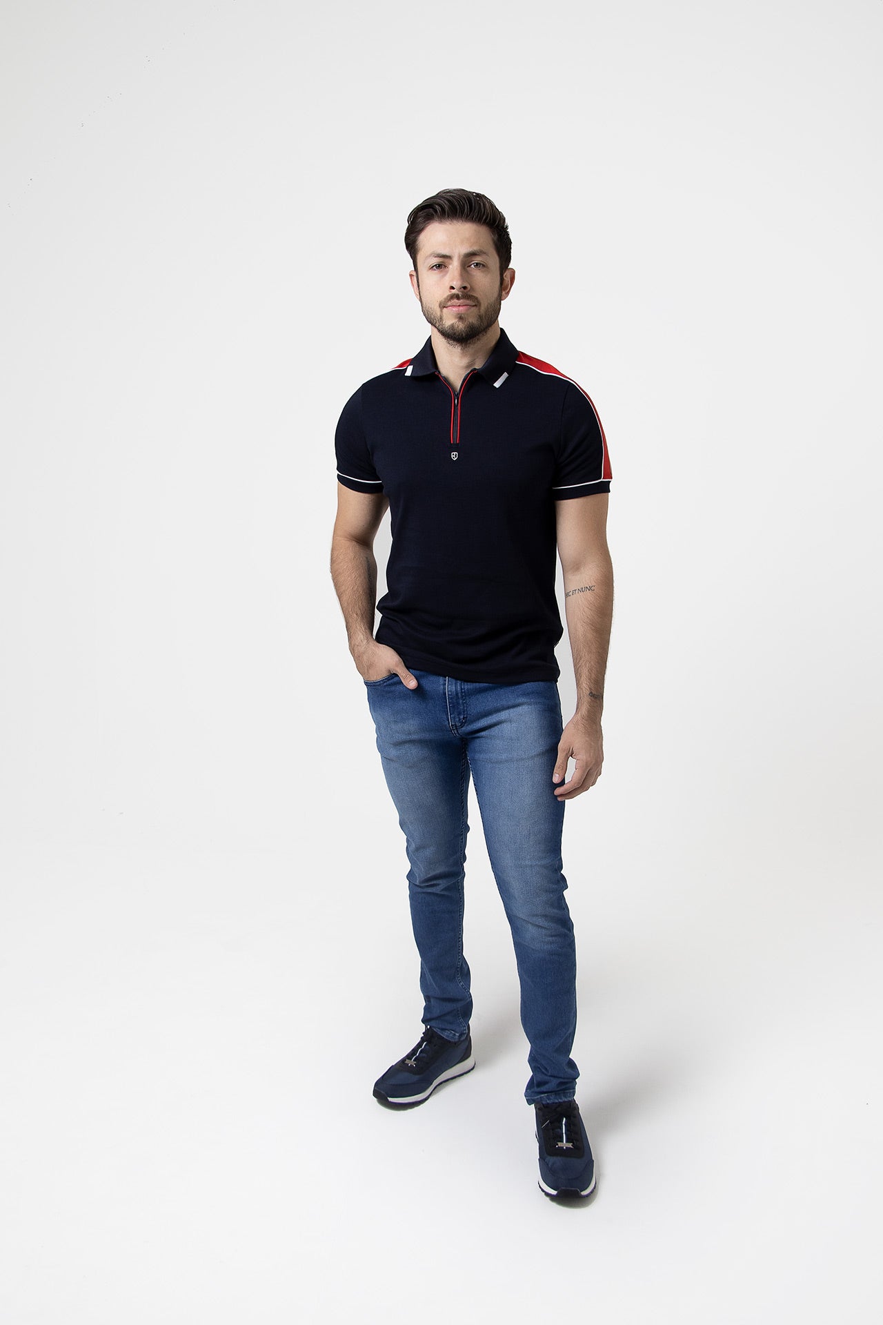 PLAYERA POLO SLIM ALGODÓN PIMA | MARINO CON CREMALLERA Y DETALLES EN HOMBROS